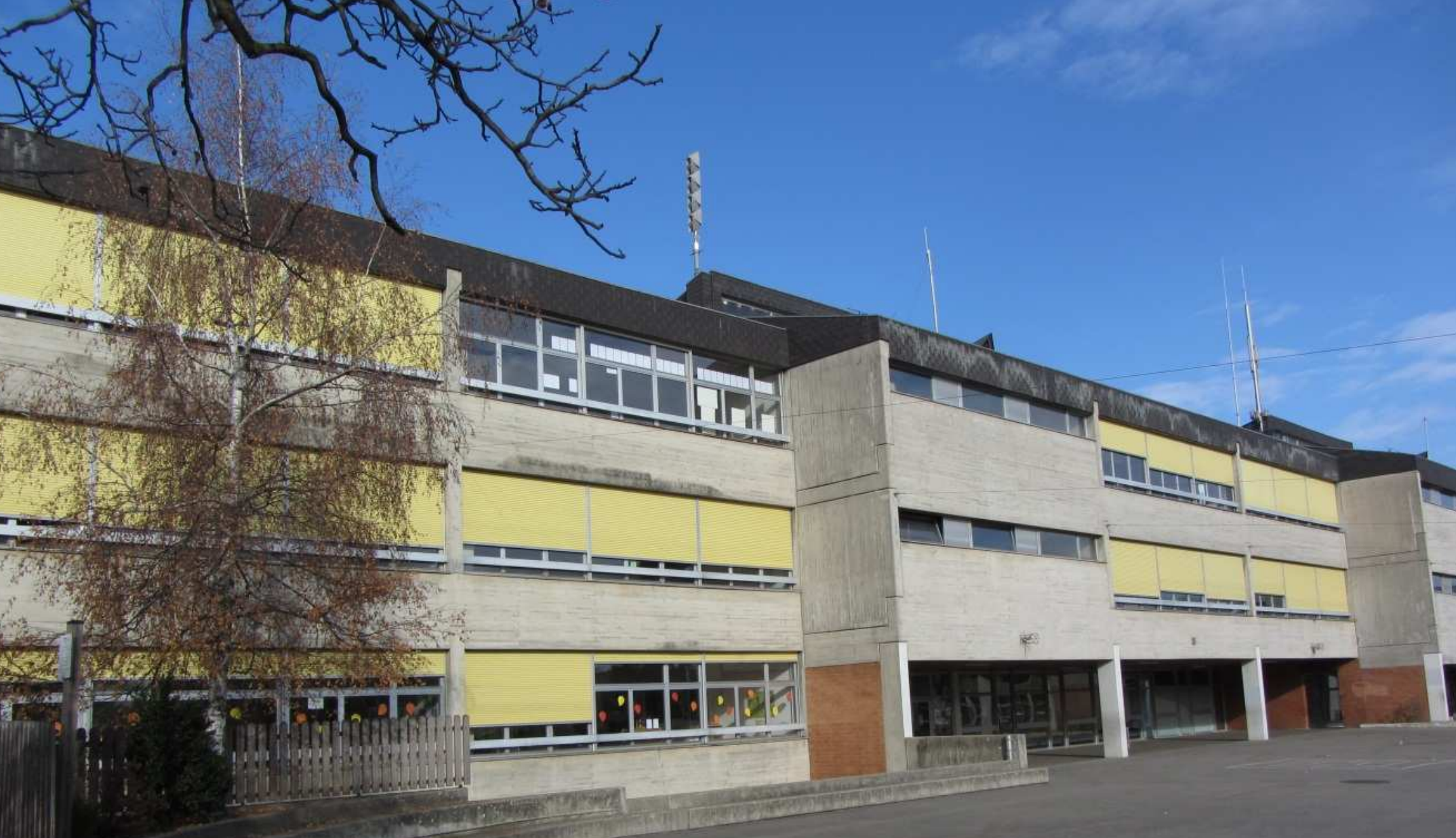 photographie de l'école des Ranches qui se situe à Vernier-Village